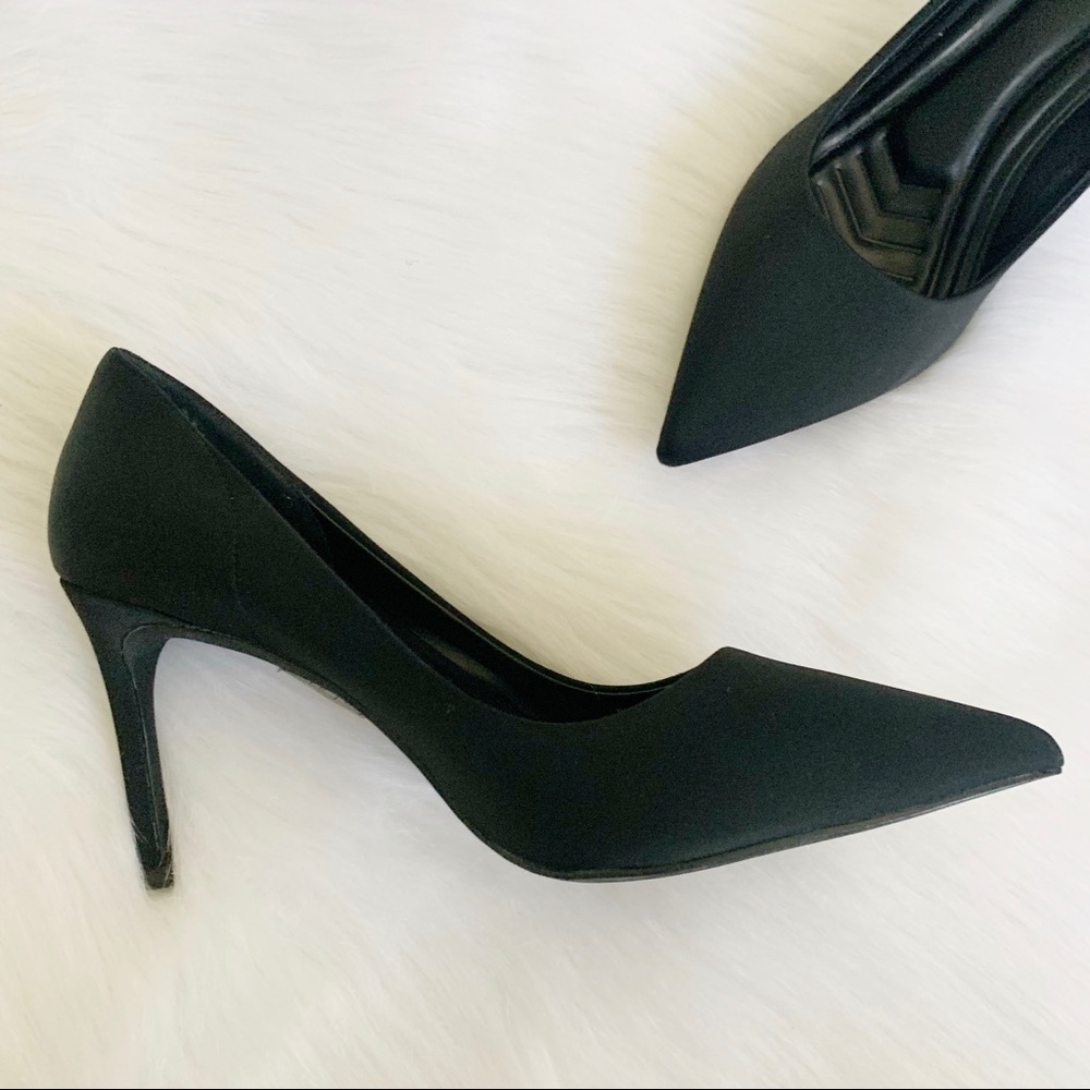 NEW Jeffrey Campbell Pelara Black Pointed Toe Pump